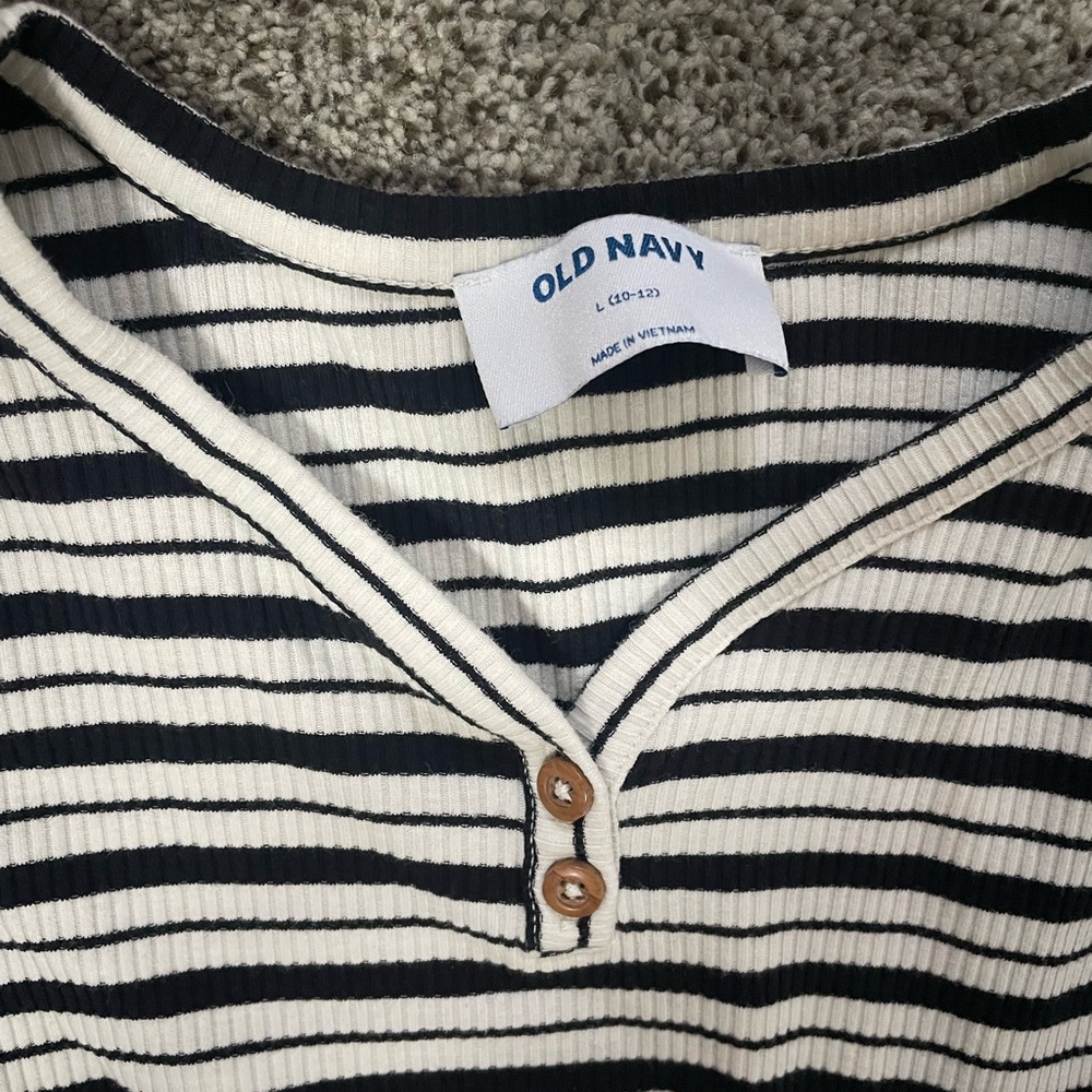 Old Navy Black and White‎ Striped Top - Picture 2 of 5
